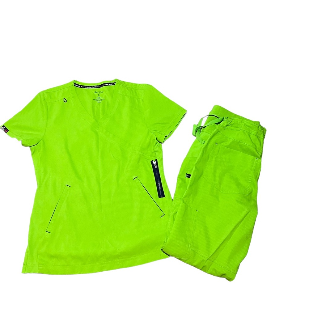 Koi scrub set size small.       CB36